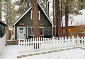 Shady Pine Cottage - This adorable cabin is the perfect getaway for your next stop in the mountains!